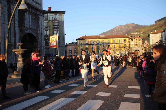 Uzturreko gurutzea lapurtu z 105 1577813969071