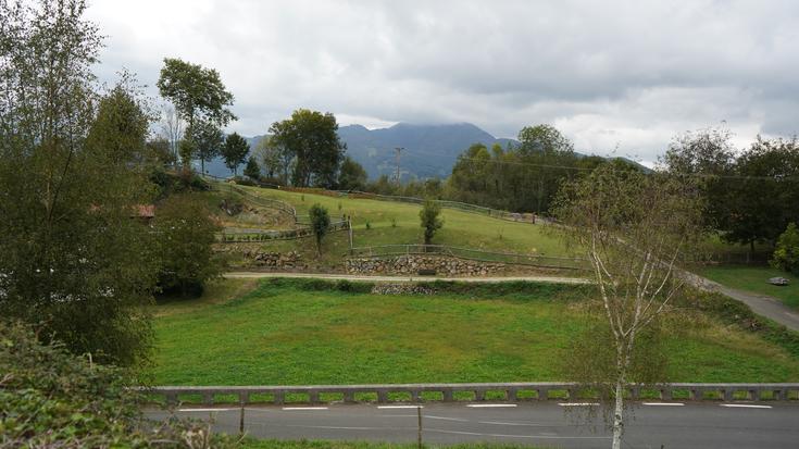 Hamalau etxebizitza eraikiko dituzte Leaburuko bi gunetan