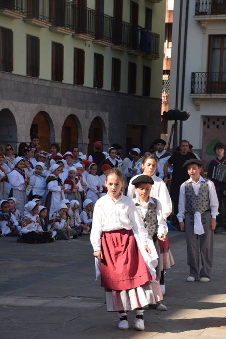 Dantzari txikiak, goizeko pr 109 1491667050394