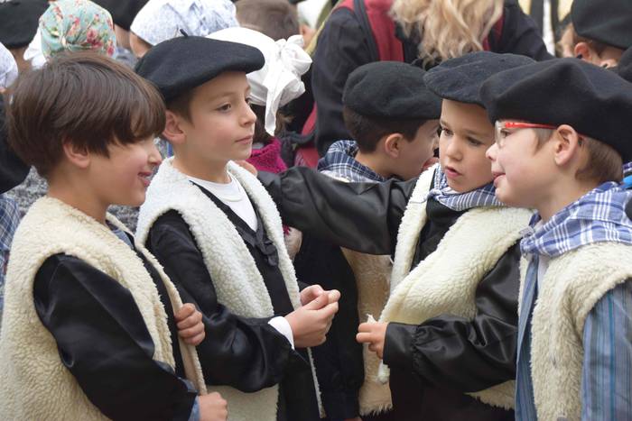 Ibarrako Uzturpe ikastolakoak gabon eskean 66 1545653495125