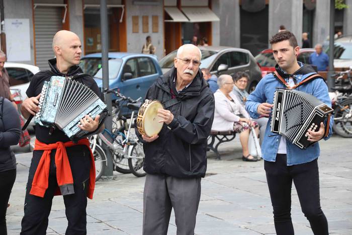 Hauspoa trikitiari 57 1570286831298