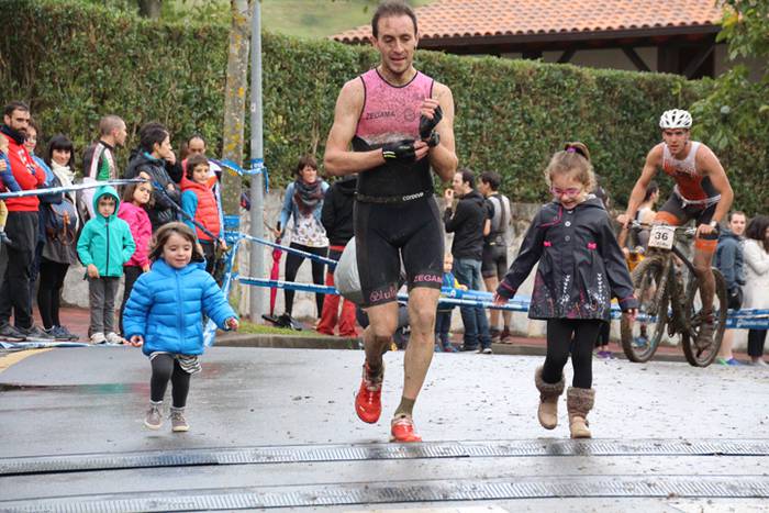 Lokaztuta Amasako XXIV. mendi duatloia 178 1477236833579