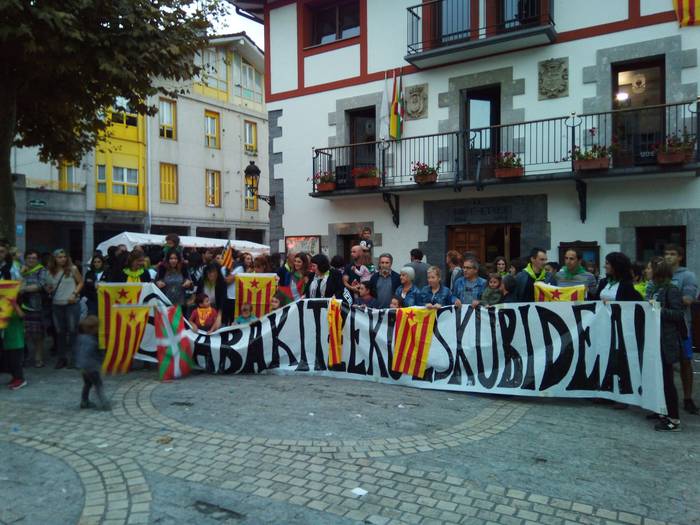 Kataluniako erreferendumaren 3 1506180696936