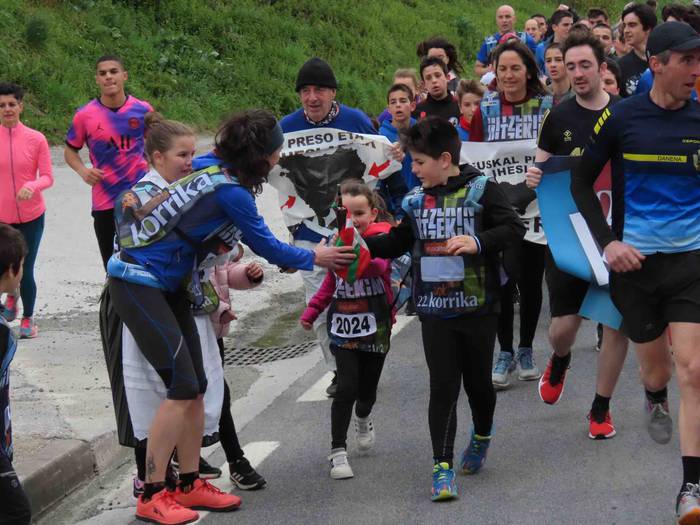 korrika, furgonetatik, Aizto 23 1649421633735