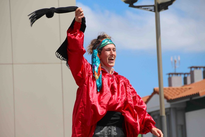 Emakumeak Adunako Axeri-dantzan, lehen aldiz - 1