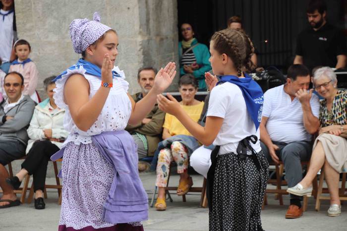 Dantzak, txistuak eta trikit 54 1565549099877