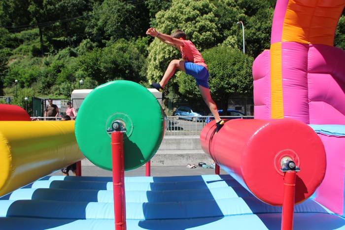 Haurrak jolasean, helduak jan eta edanean 27 1468672049809