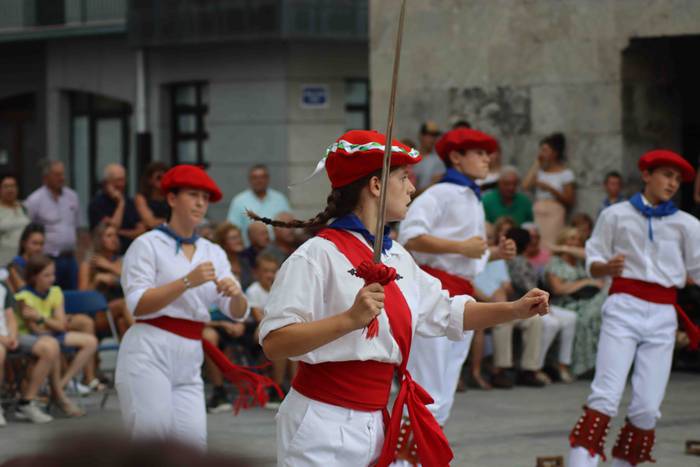 Dantza sokara batu dira emak 9 1660153167108