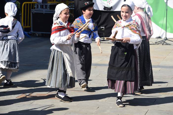 Dantzari txikiak, goizeko pr 95 1491666960048