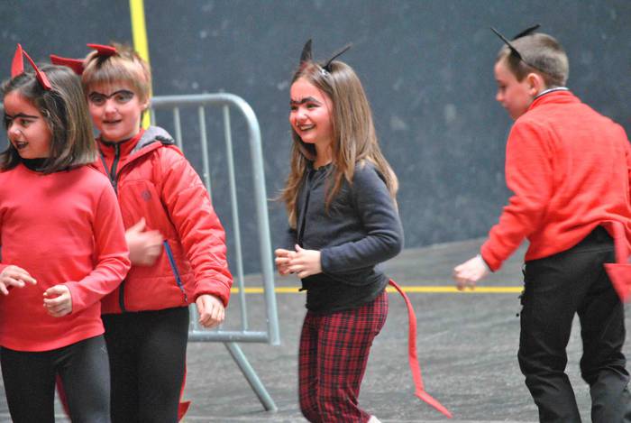 Euskal mitologiaz jantzi da  16 1582282571850