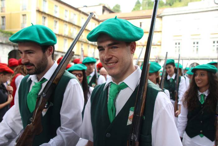 Lizarrez apaindutako kaleeta 114 1498311814405