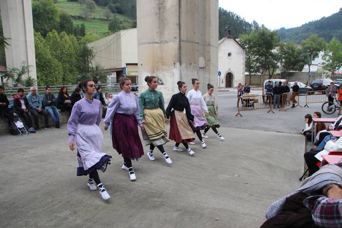 Ikaztegieta Pilareko eguna Sutarri 8 1476272072345