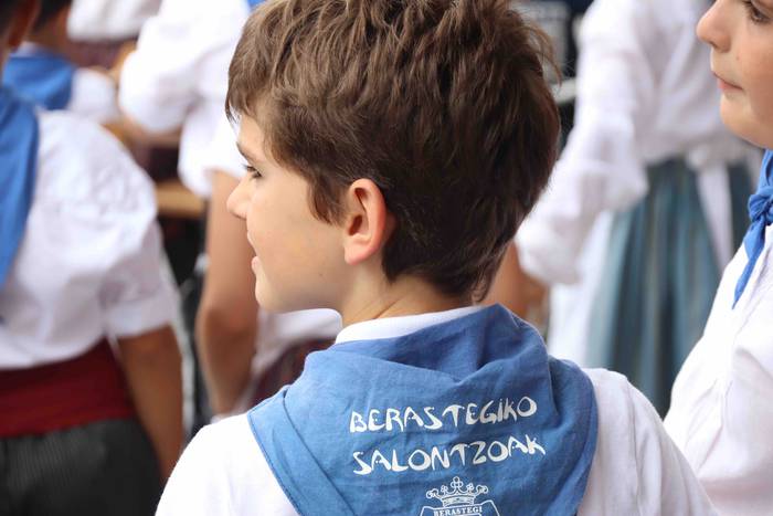 Dantzak, txistuak eta trikit 22 1565549081276