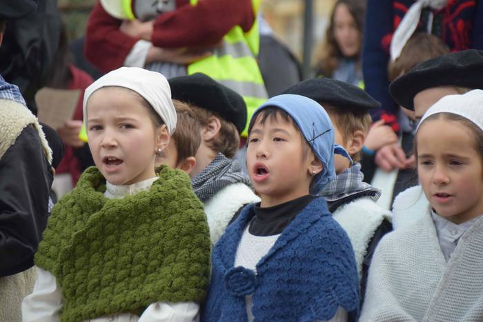 Ibarrako Uzturpe ikastolakoak gabon eskean 57 1545653489303