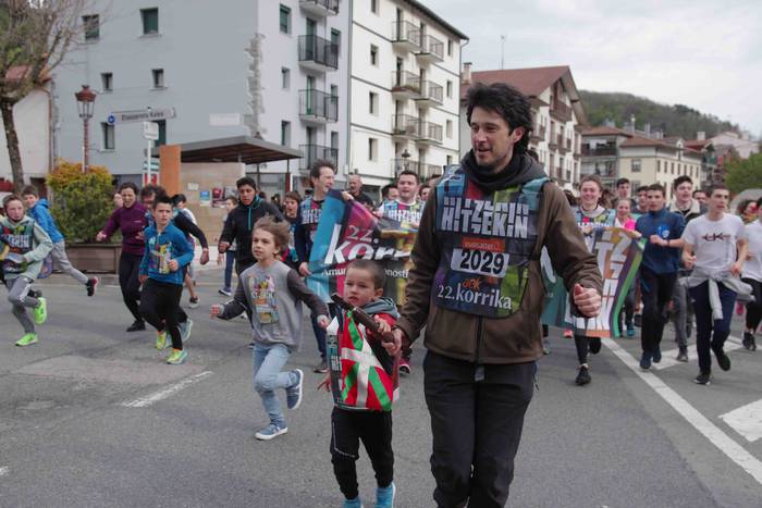 korrika, furgonetatik, Anoet 45 1649421142539