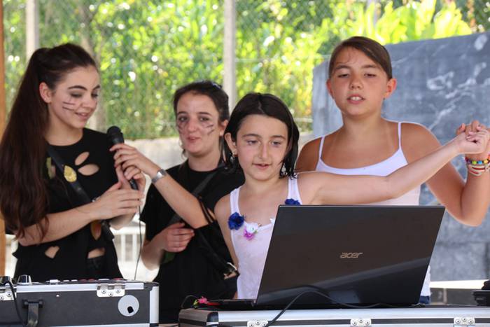 ALBIZTURKO ANDRAMARI JAIAK 2 2 1502728578808