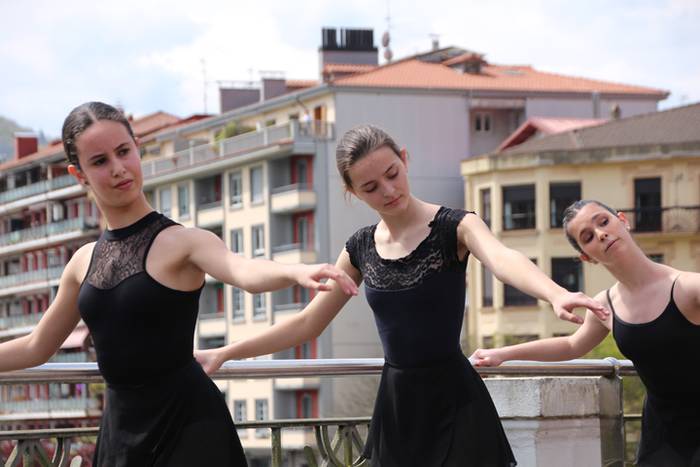 Barandari helduta dantzan 20 1523801350877