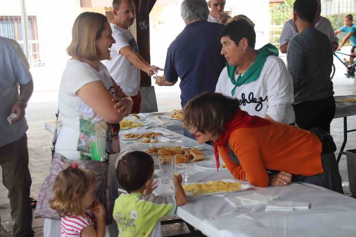 Txalokina dastatuz hasi dute 32 1565530538183