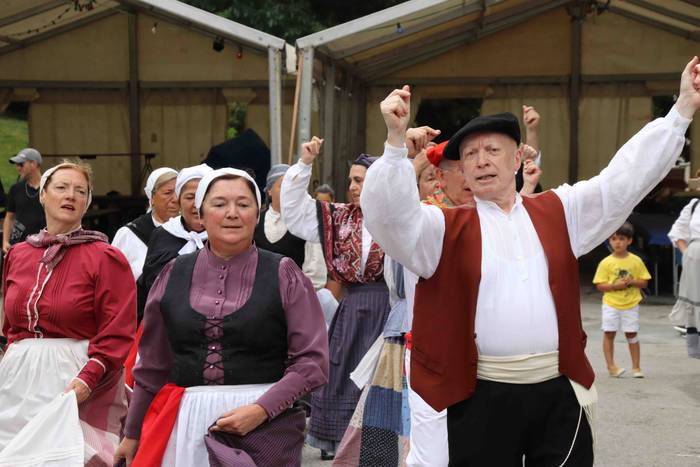 Larrain dantza egin dute Ama 29 1562505586236