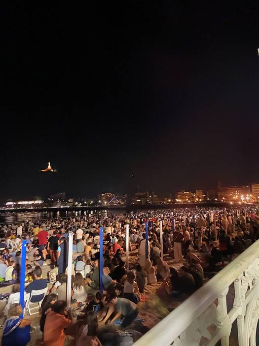 Suak ikustera lagunekin eta beste guztiekin....