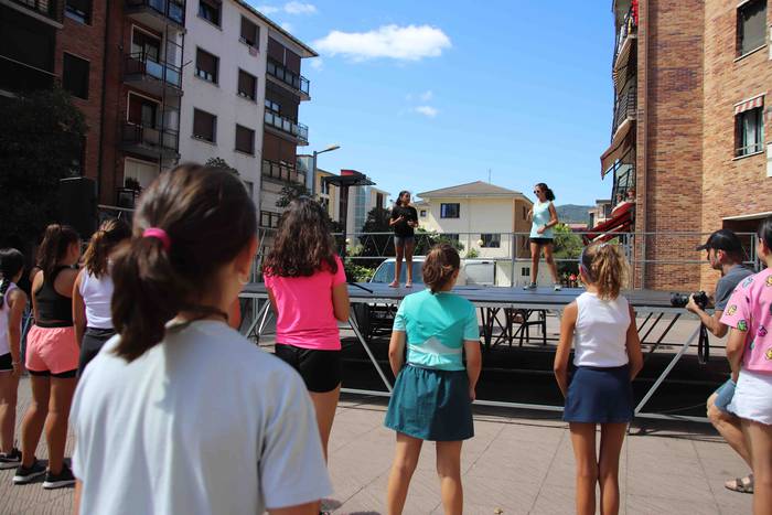 Zumba klase herrikoia Santio 1 1658941174447