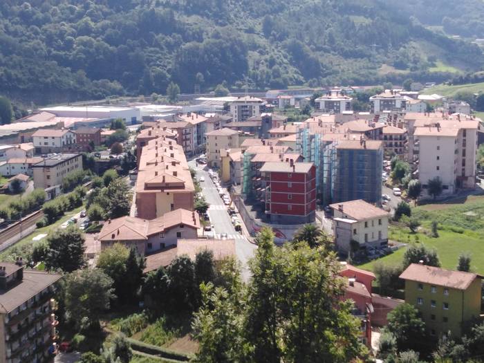 Datorren urteko egutegirako argazkiak eskatu dituzte