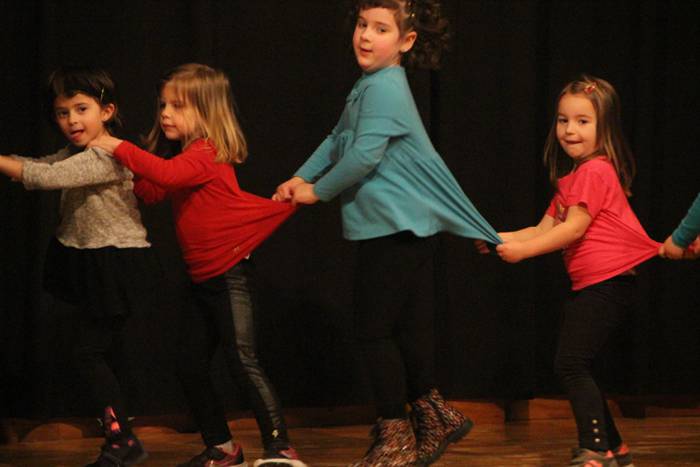 Sutarri haurren dantza taile 16 1521831124310