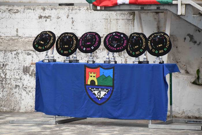 Txapelak jantzi dituzte 52.  15 1627714817913