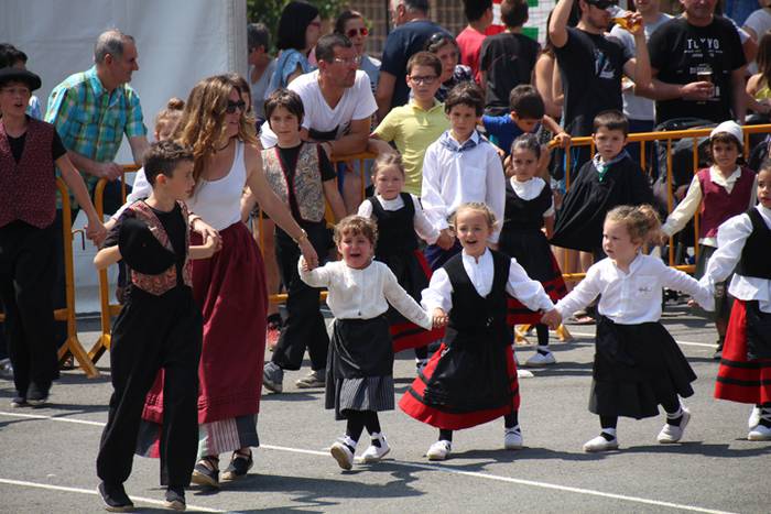 Dantzari txiki eguna Anoetan 5 1497181461449