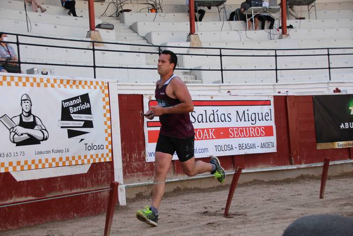 Izetatarrek jantzi dute txap 39 1624130525413