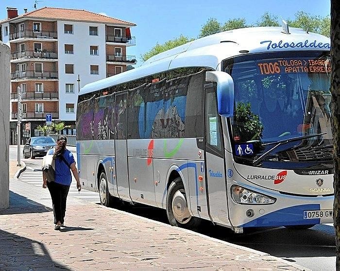 Lurraldebusen zerbitzuak ez ditu herri txikietako beharrak asetzen