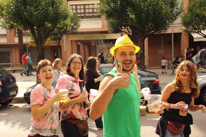 Kalean gora eta behera, kuad 45 1564506814464