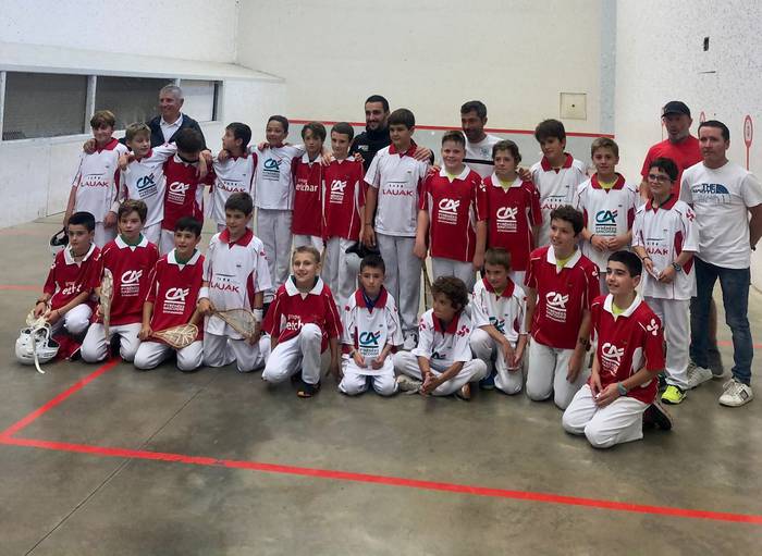 Xareko bete-beteko igandea izan genuen  atzokoa Hazparnen eta Urruñan