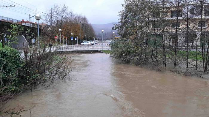 Urak eta lurrak gain hartu d 18 1639129522716