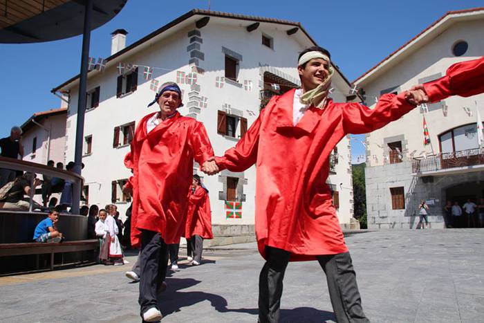 Axeriak dantzan Adunan 81 1471261232465