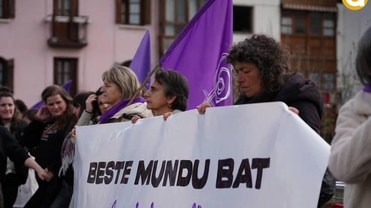 Aldarri ugari, egun beraren bueltan