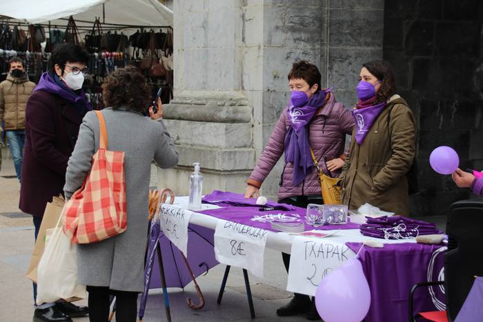 Hendaiaraino heldu dira esku 10 1615033721515