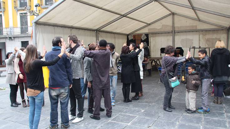 Arrazismoa lantzeko antzerki foroa