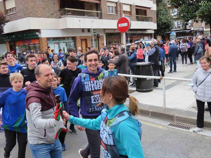 korrika, furgonetatik, Aizto 48 1649421639561