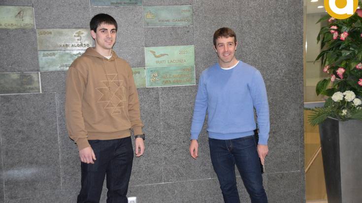 «Ohorea da hemen dauden izenen ondoan izatea»