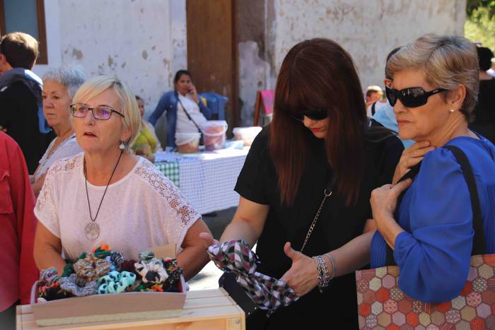 Argazki kamerak eskuan hartu 27 1569759121026