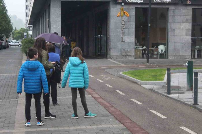 Haurrak kalera atera dira 32 1587900347166