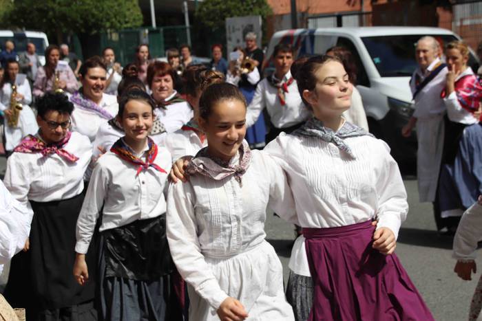 Dantzan ospatu dute Sutarrir 20 1557663347813