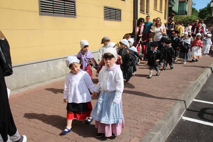 Haurrek alaitu dituzte kalea 23 1494677882665