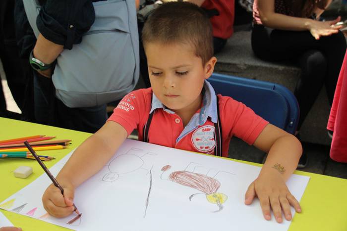 Haurrak beren dohaiak erakusten 29 1469532377921