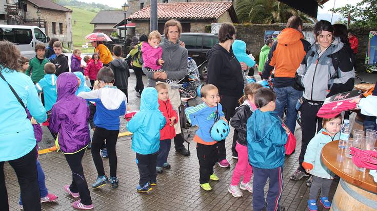 Eguraldi txarrari aurre egin eta Bialtoia ospatu dute