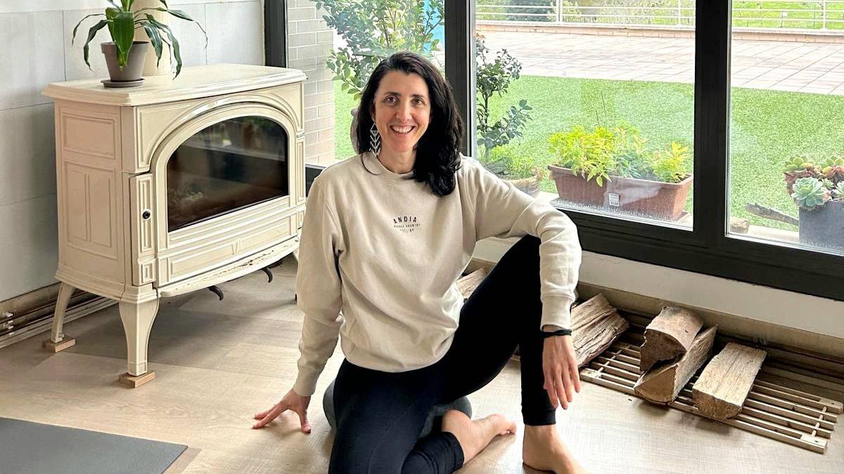 «Zure esentziarekin bat egitea da yoga»