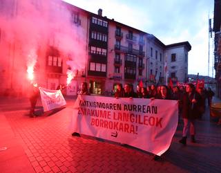 Emakume langileok askatzeko, batu borrokara!