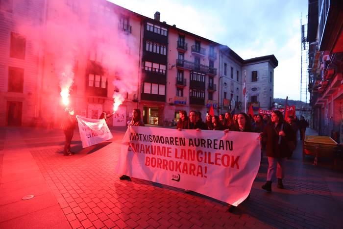 Emakume langileok askatzeko, batu borrokara!