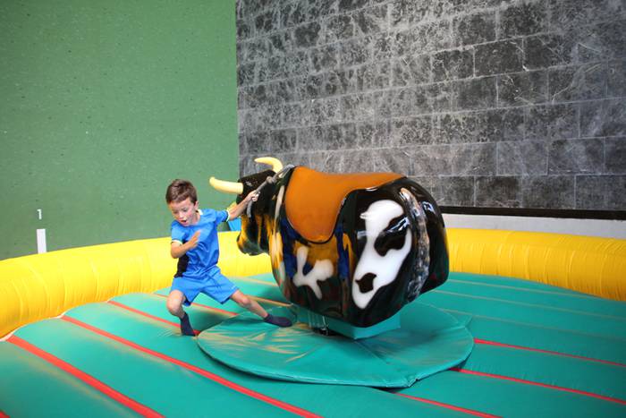 Helduak mahaiaren bueltan, e 12 1502640650354